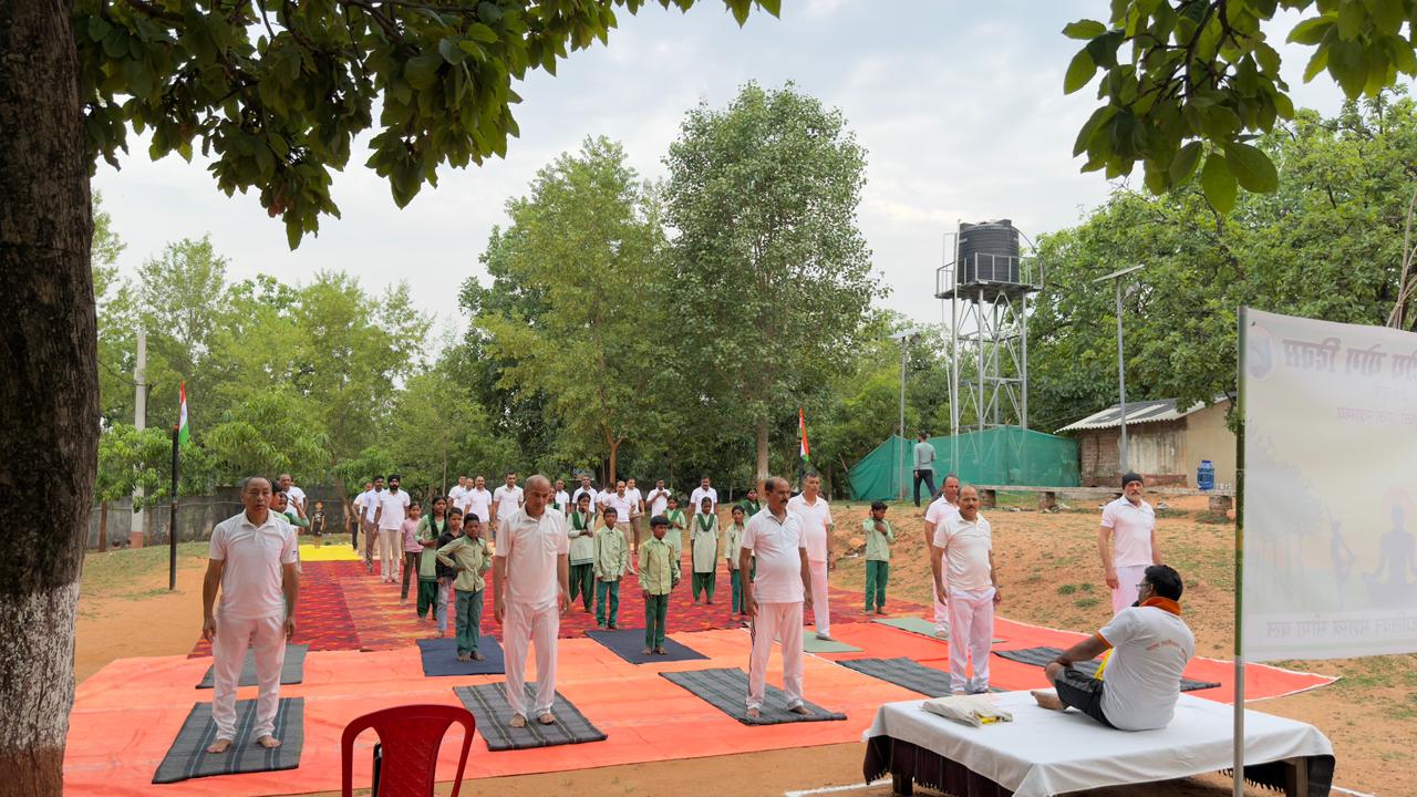 35वी वाहिनी सशस्त्र सीमा बल “ई“ समवाय हेरहंज में धूमधाम से 12वाँ अंतराष्ट्रीय योग दिवस मनाया गया